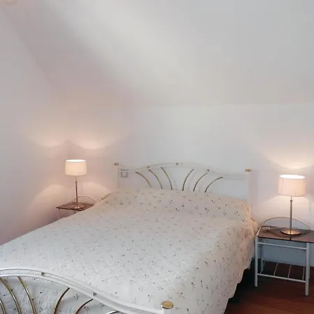 Two-bedroom Holiday Berthelier 08 Carolles